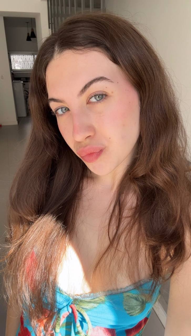 Nude girl Amber in Vancouver