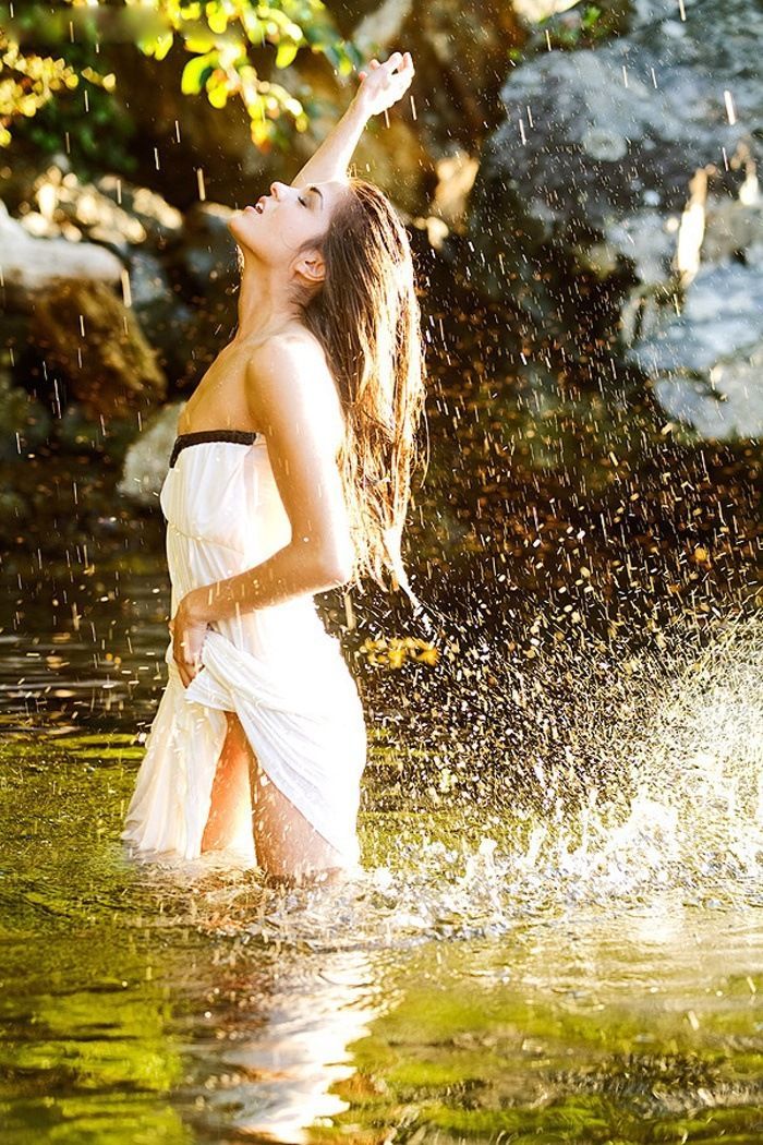 Marie Avgeropoulos in Vancouver