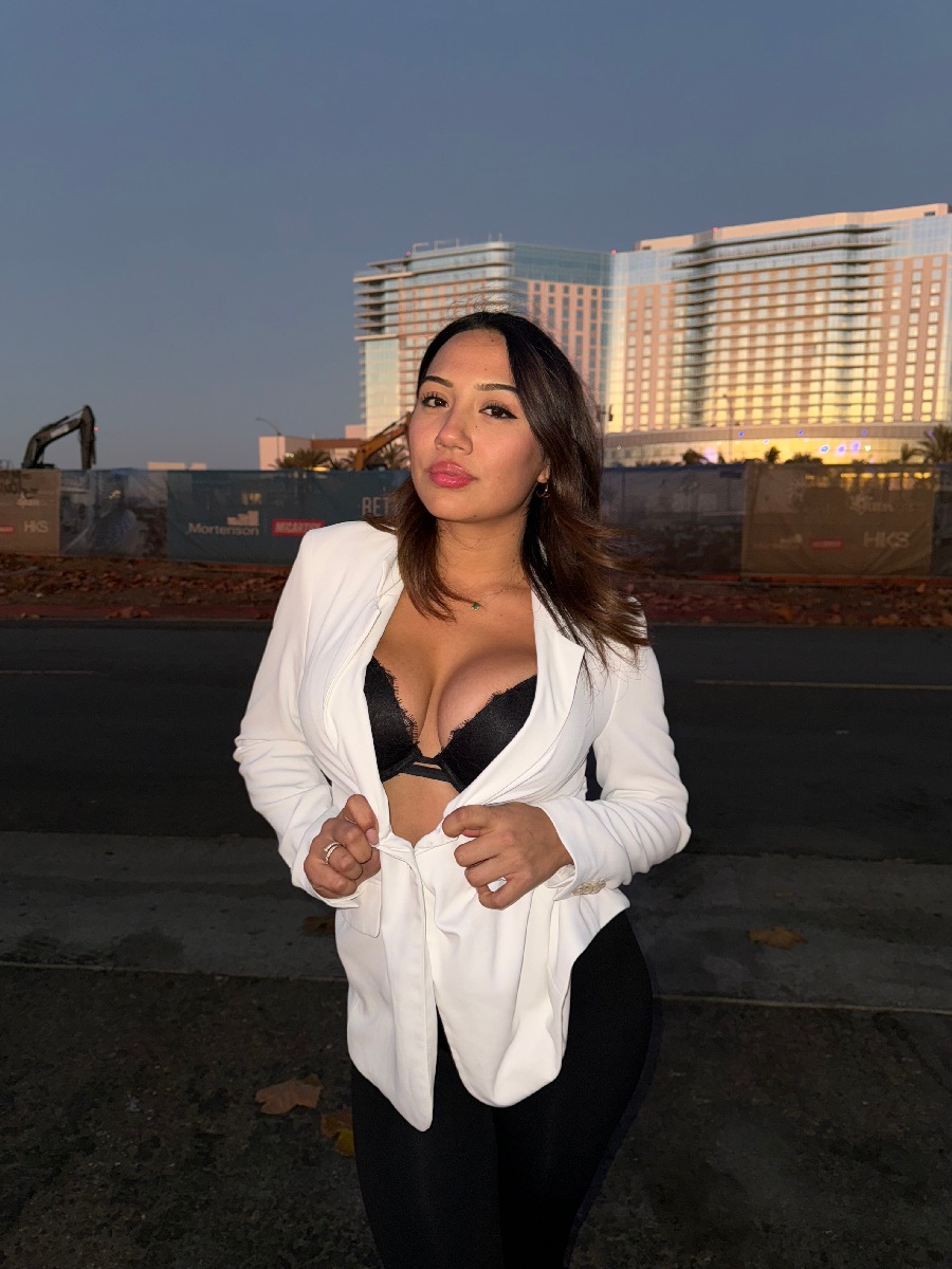 Take a pause and enjoy Ali Cruz — streaming from Vancouver