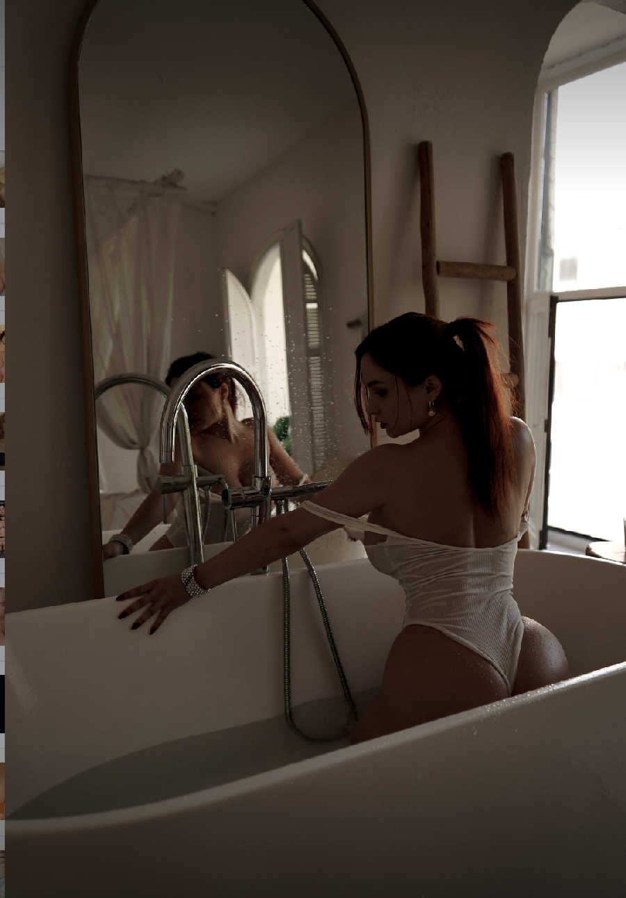 A playful frame from Miranda Faith nude — online in Vancouver