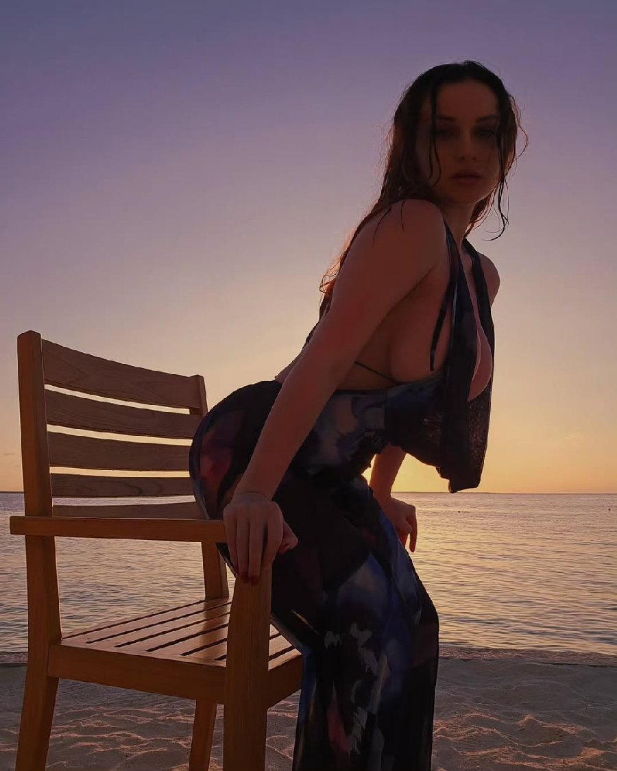 Sexy girl Miranda Faith nude in Vancouver