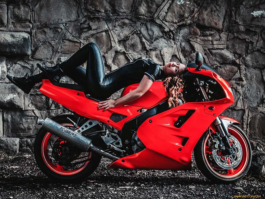 Beautiful girl Beautiful girls and motorcycles in Vancouver